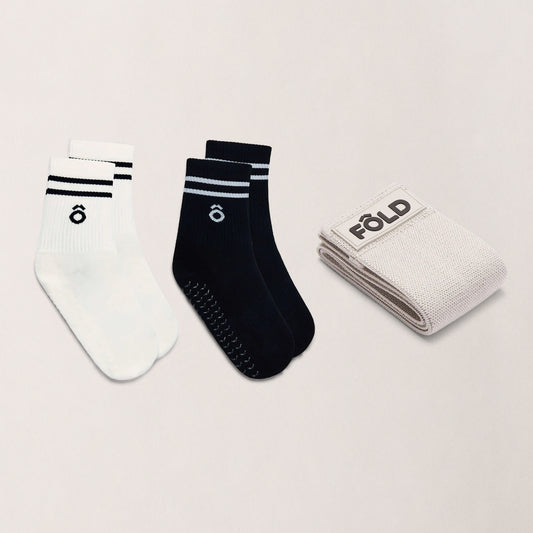 Crew Pilates Socken mit Grifffläche und Widerstandsband-Bundle – Essentials