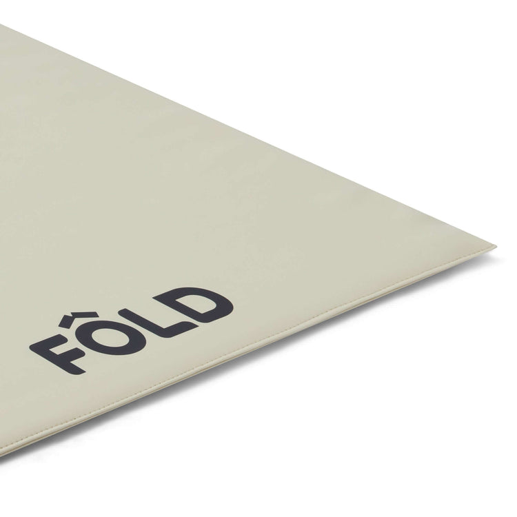 FÔLD Reformer Pregnancy Wedge in Vanilla, detail view