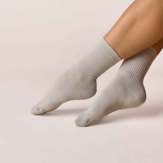 ÔWEAR Essentials Pilates Grip Socks in Grey